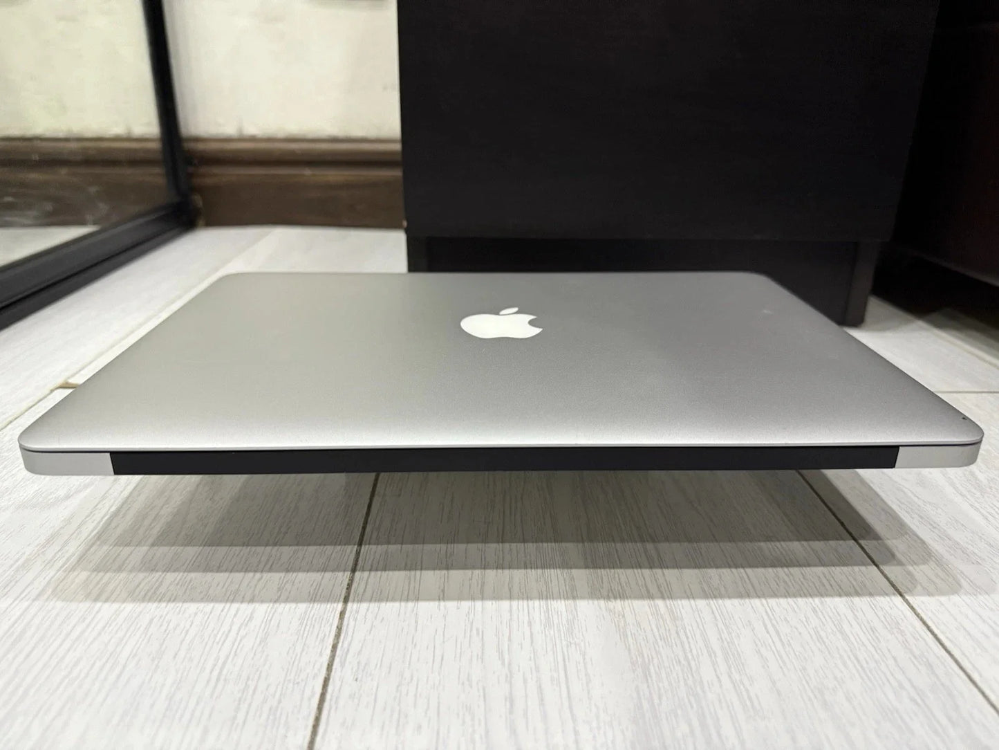 MacBook Air 2015 13.3-inch Laptop – Intel Core i5, 4GB RAM, 128GB SSD | Lightweight & Reliable