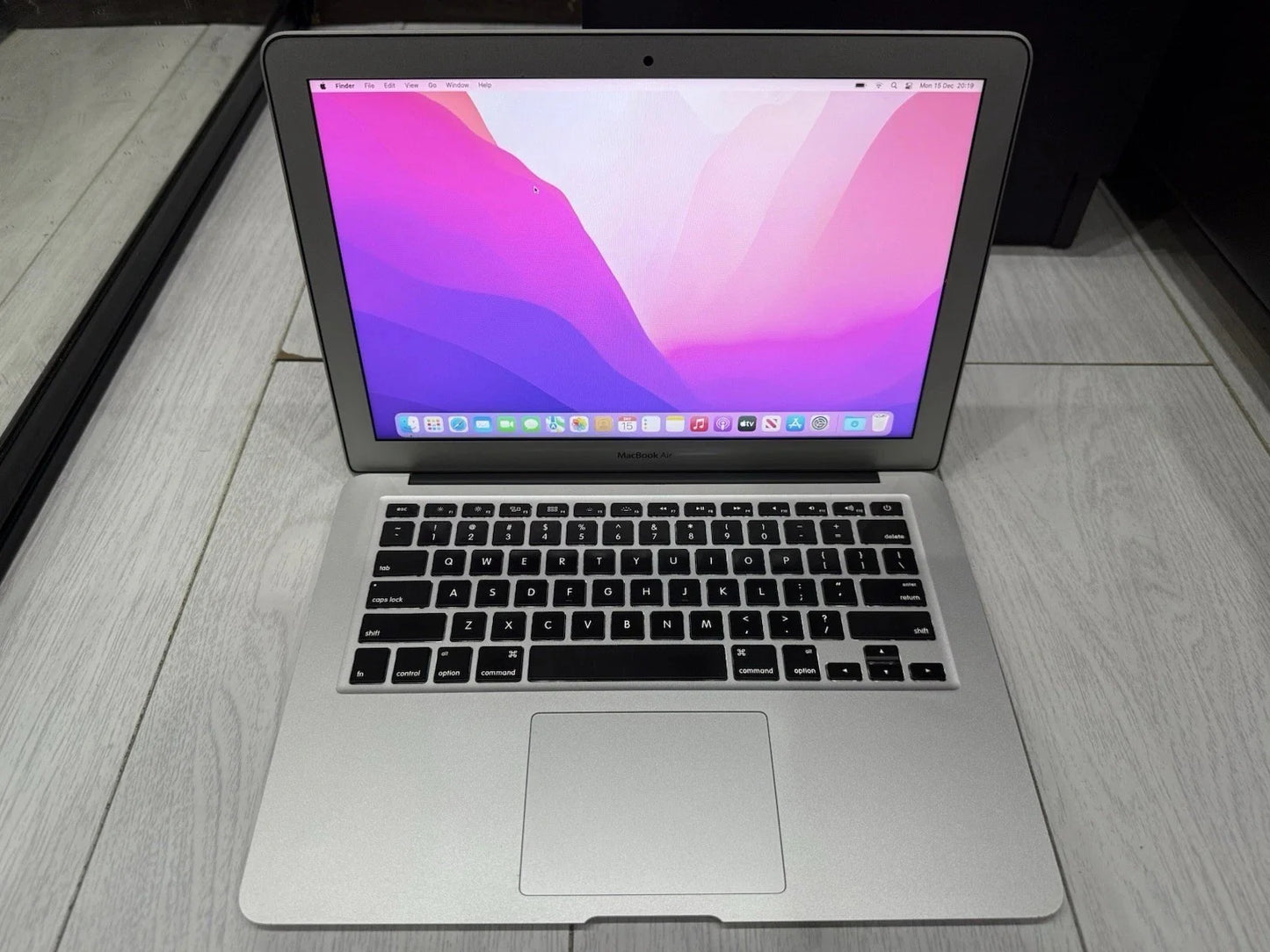 MacBook Air 2015 13.3-inch Laptop – Intel Core i5, 4GB RAM, 128GB SSD | Lightweight & Reliable