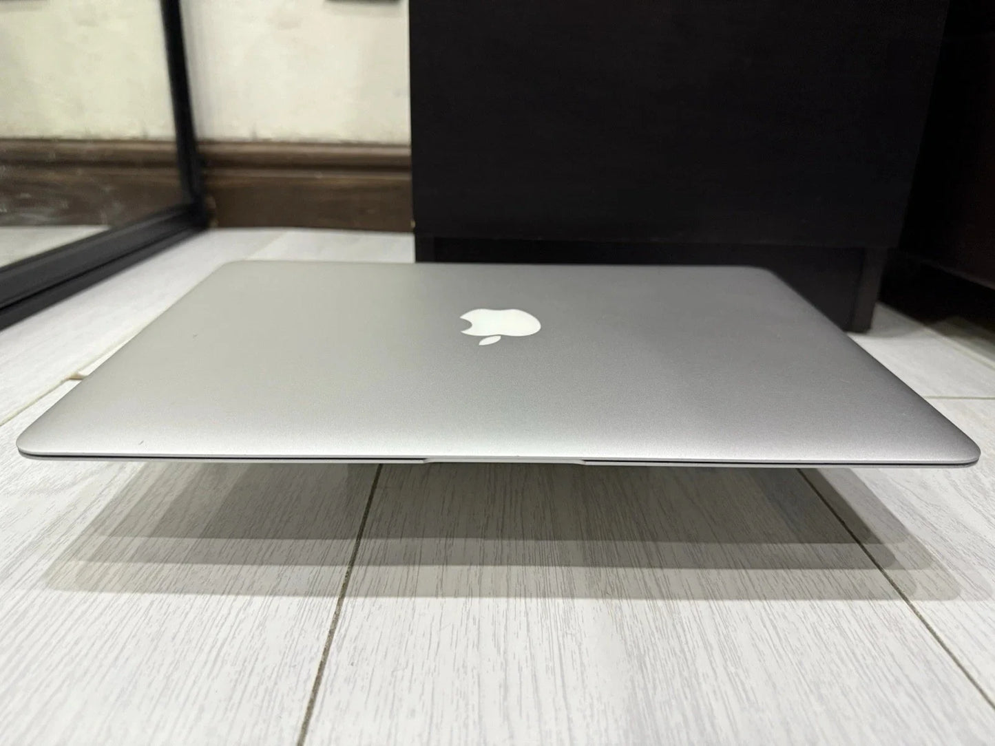 MacBook Air 2015 13.3-inch Laptop – Intel Core i5, 4GB RAM, 128GB SSD | Lightweight & Reliable