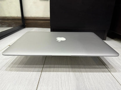 MacBook Air 2015 13.3-inch Laptop – Intel Core i5, 4GB RAM, 128GB SSD | Lightweight & Reliable