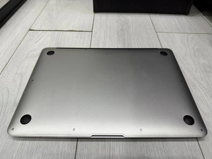 MacBook Air 2015 13.3-inch Laptop – Intel Core i5, 4GB RAM, 128GB SSD | Lightweight & Reliable