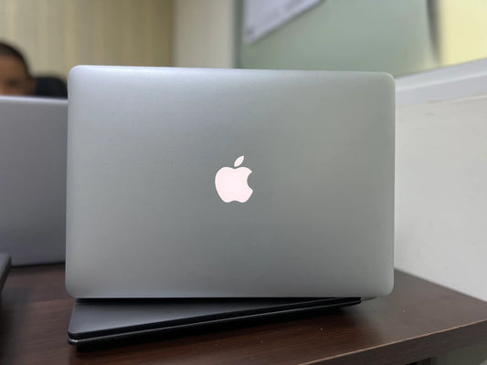 MacBook Air 2015 13.3” – Intel Core i5, 4GB RAM, 128GB SSD | macOS Sequoia Updated Version | Budget Apple Laptop